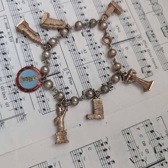 Vintage New York Charm Bracelet - Picture 6 of 10
